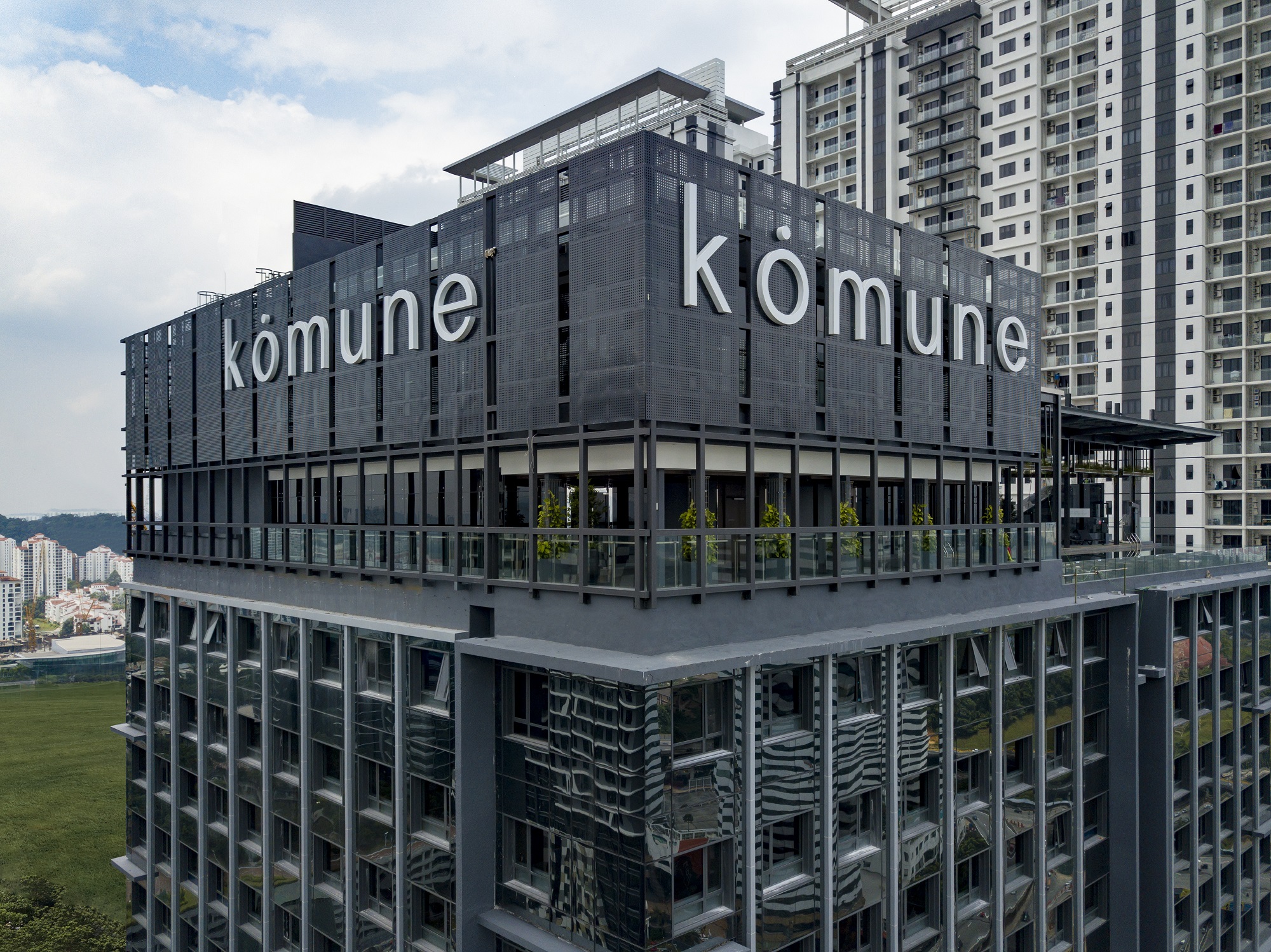komune_living_rooftop_facade